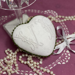 Coeur tissu à suspendre broderie d'antan monogramme VP