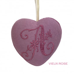 Coeur personnalisé brodé à votre initiale à suspendre Vieux Rose - Villa Farese