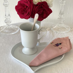 Coffret cadeau Mug Irish café en porcelaine blanche sur son plateau en forme de coeur