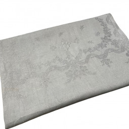 Mantel bordado a mano con dos monogramas damasco CB y 32 servilletas antiguas