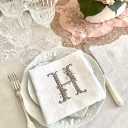 Serviette de table brodée personnalisée à vos intiales Monogramme LINA