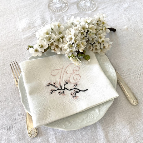 Serviette brodée prénom ou initiales Fleurs de cerisier - Villa Farese