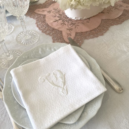 Serviette de table brodée personnalisée à vos intiales - Monogramme ALICE