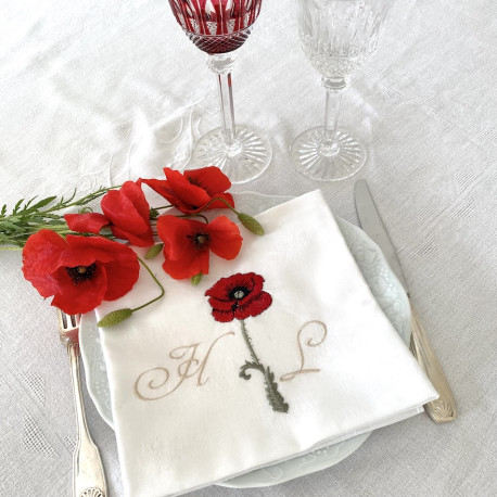 Serviette brodée personnalisée Joli coquelicot avec vos intiales - Villa Farese