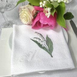 Serviette brodée personnalisée Brin de Muguet avec votre intiale