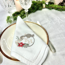 Serviette brodée personnalisée boule de Noël à vos intiales - Villa Farese
