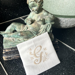 Twenty white damask bath towels personalized embroidery monogram G - Villa Farese