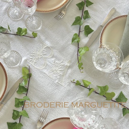 Nappe brodée à vos initiales vintage damassé lin 135x220cm