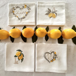 Serviette brodée personnalisée citron de Menton avec votre intiale