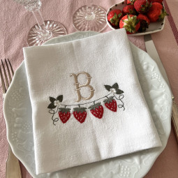 Serviette brodée personnalisée Broderie Fraise à vos initiales - Villa Farese