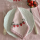 Chemin de table et deux serviettes vintage brodés à vos initiales collection Fraises - Villa Farese