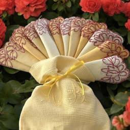 Douze Serviettes cocktail vintage brodées personnalisées à votre initiale