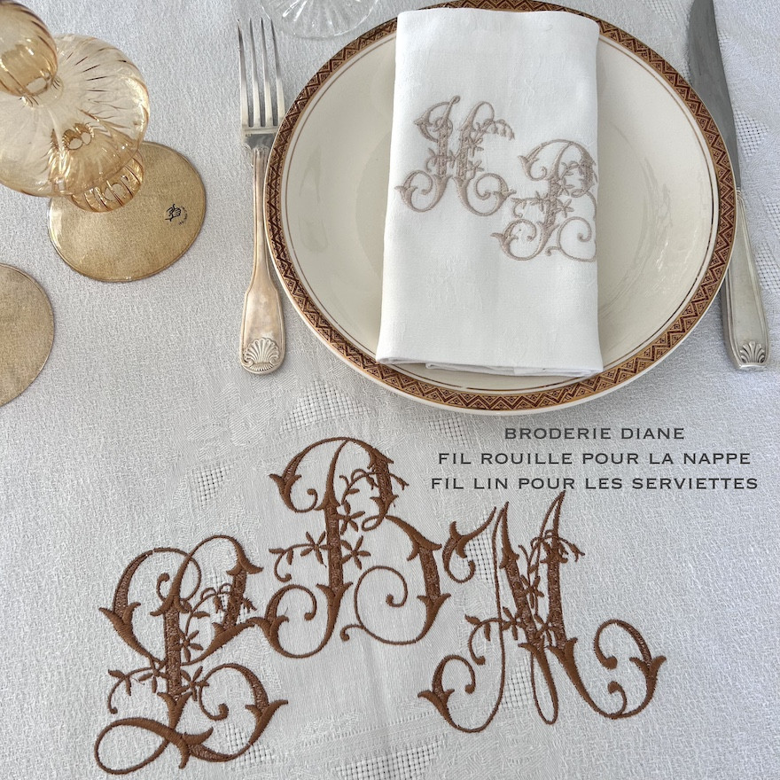 Ensemble De 2 Serviettes De Table Brodées De Noël