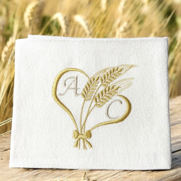 Serviette de table brodée à vos initiales dans un coeur