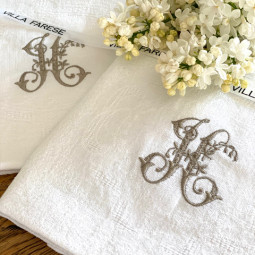 Serviette de table brodée à vos initiales damassé vintage