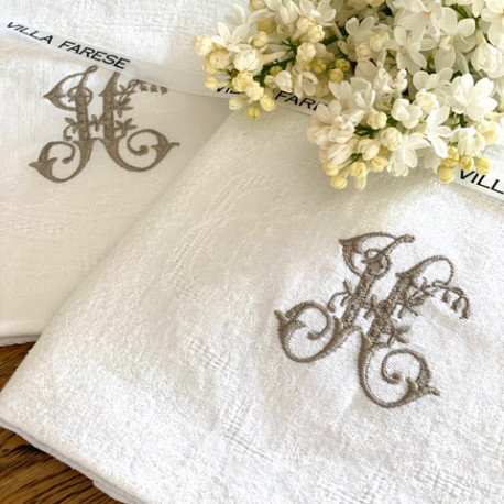 Serviette de table brodée à vos initiales damassé vintage - Villa Farese