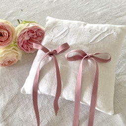 Coussin porte alliances mariage brodé à vos initiales 20x20cm - Villa Farese
