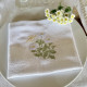 Serviette brodée personnalisée fleur de camomille avec votre initiale - Villa Farese