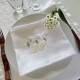 Serviette brodée personnalisée fleur de camomille avec votre initiale - Villa Farese