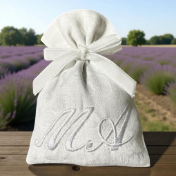 Seis bolsitas con aroma a lavanda y bordado MA - Villa Farese