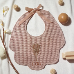 Bavette brodée au prénom de l'enfant en nid d'abeille collection sucette - Villa Farese