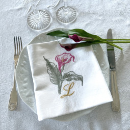 Serviette de table brodée – Lys Calla personnalisée à votre intiale - Villa Farese