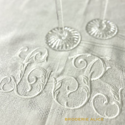 Nappe brodée à vos initiales damassé coton vintage 150x220cm - Villa Farese
