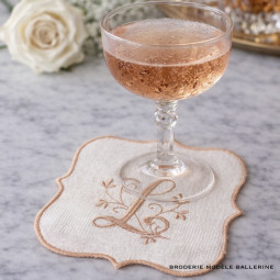 Six sous-verres brodés à votre initiale en damassé vintage collection Royal - Villa Farese