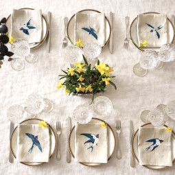 Serviette de table brodée prénom ou initiale damassé vintage – Hirondelles - Villa Farese