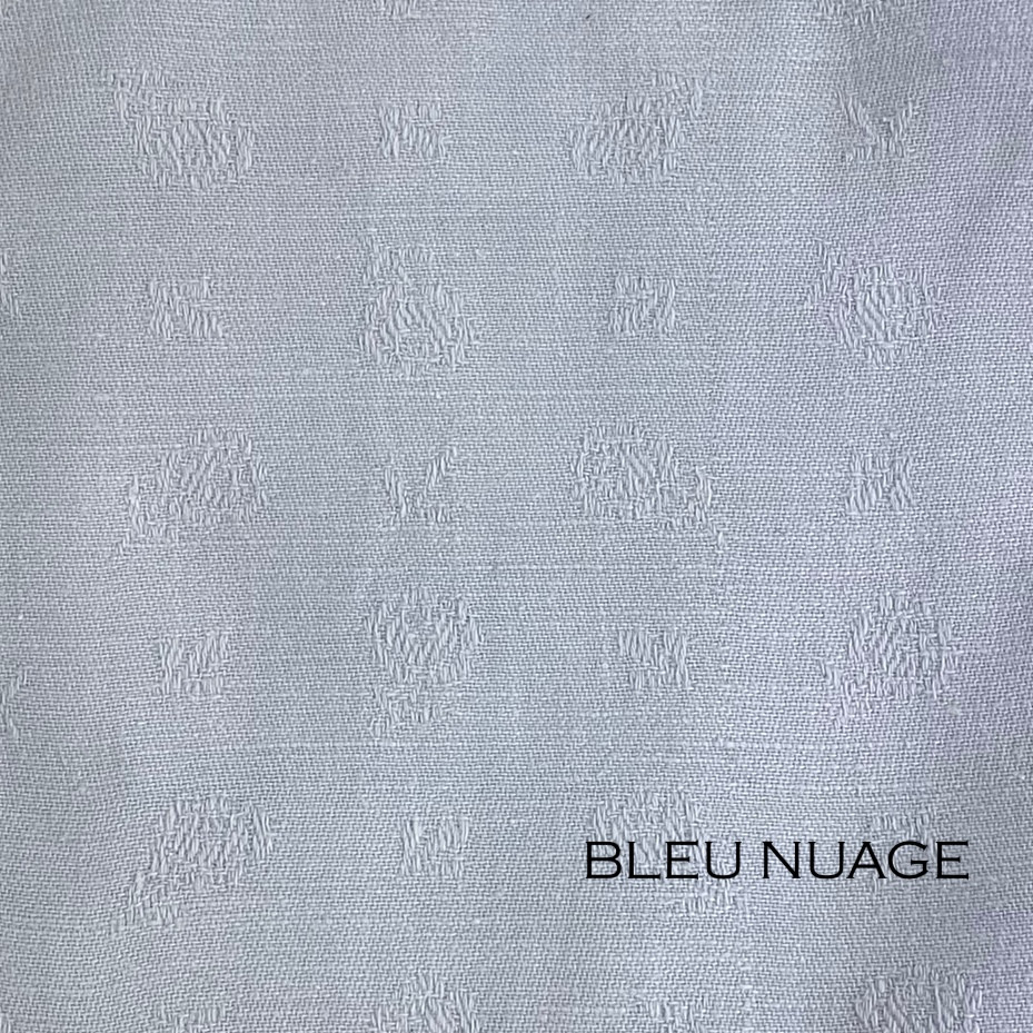 Serviette brodée personnalisée teinture artisanale bleu nuage