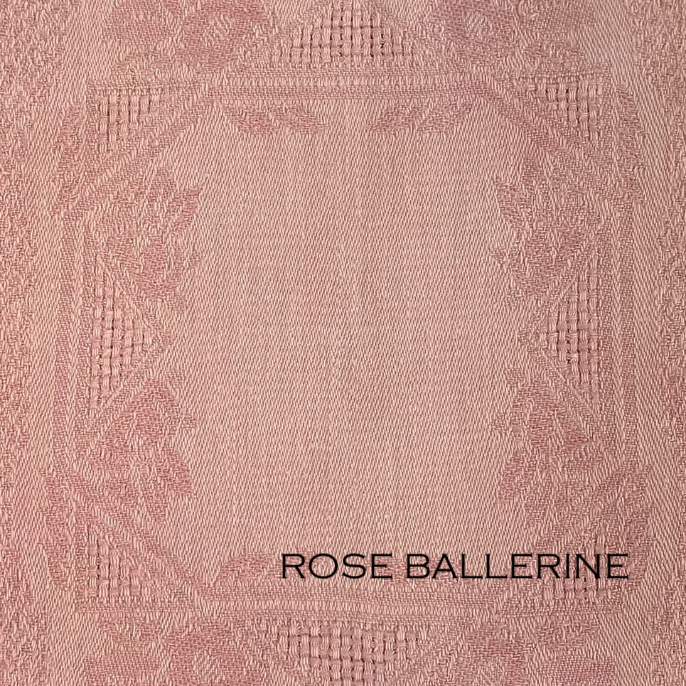 Serviette brodée personnalisée teinture artisanale rose ballerine